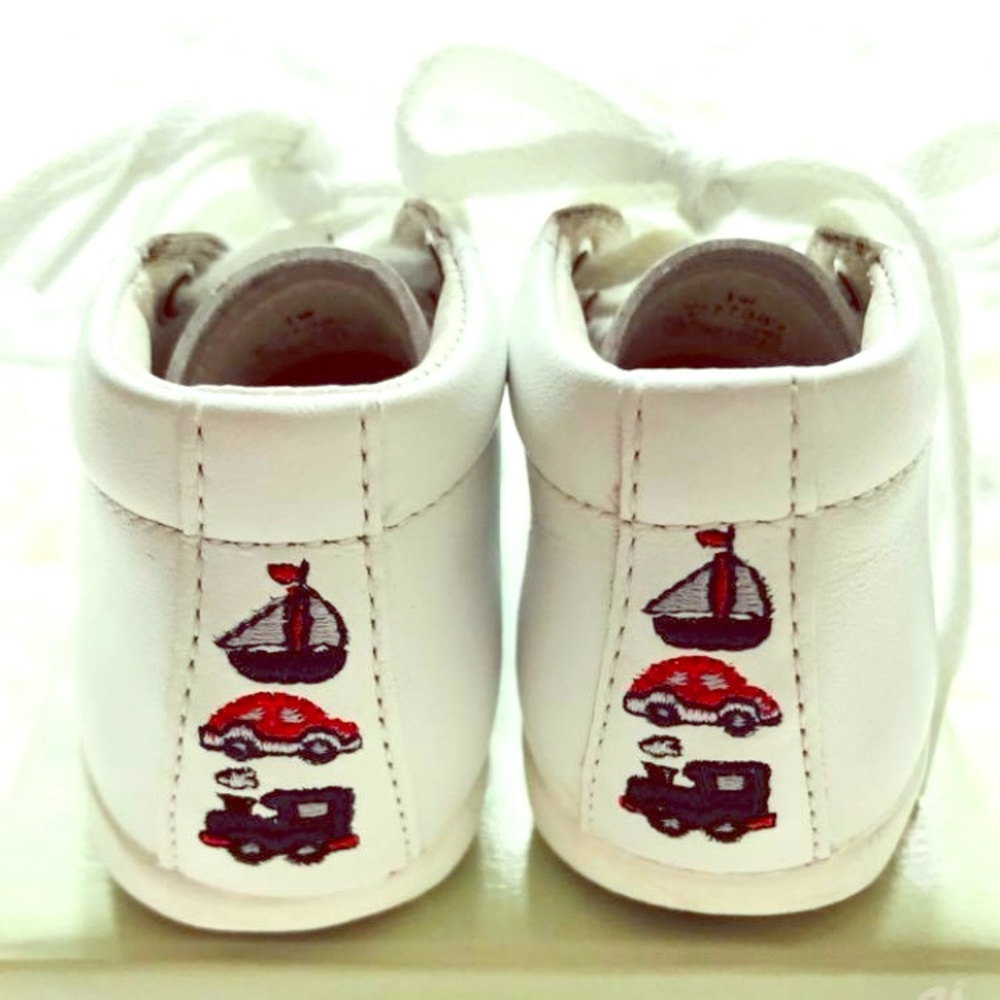 NEW Stride Rite Natural Motion System White Shoes